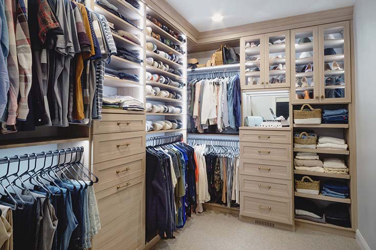 Custom Made Walk In Closet #closet #storage #decorhomeideas