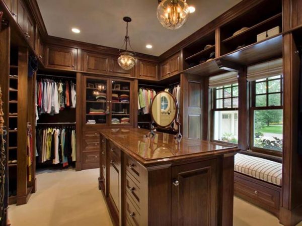 Dark Wood Walk in Closet #closet #storage #decorhomeideas