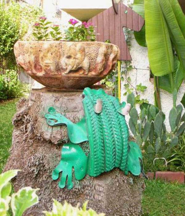 Green Frog Old Tire Garden Decoration #garden #oldtires #decorhomeideas