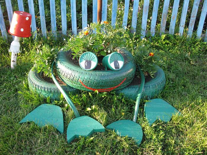 Smiling Frog Garden Decor #garden #oldtires #decorhomeideas