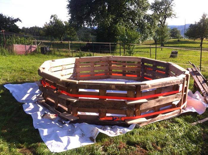 Swimming Pool Made Out Of Pallets Step 2