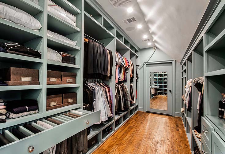 Vaulted Ceiling Walk In Closet #closet #storage #decorhomeideas