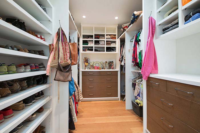 Walk In Closet Organization Ideas #closet #storage #decorhomeideas