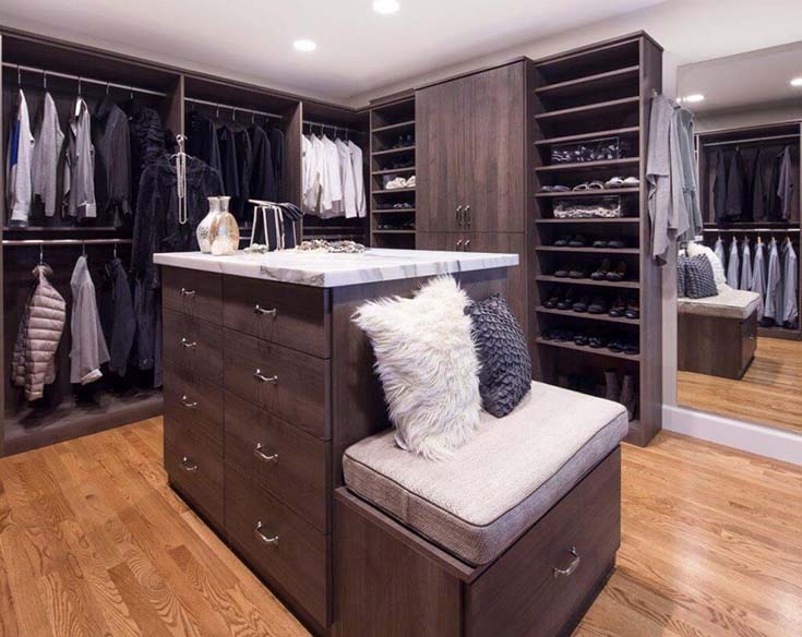 Walk In Closet With Island #closet #storage #decorhomeideas