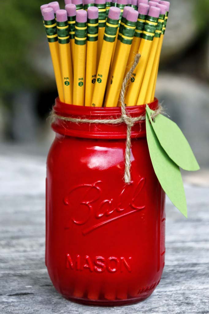 Apple Mason Jar Pencil Holder #falldecor #masonjar #decorhomeideas