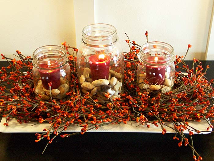 Berry Garland Fall Mason Jar Centerpiece #falldecor #masonjar #decorhomeideas