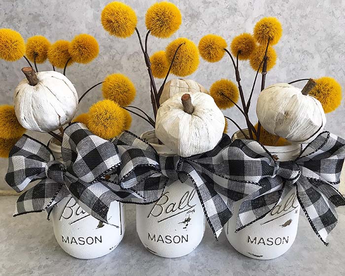 Black and White Plaid Mason Jar Fall Decor #falldecor #masonjar #decorhomeideas