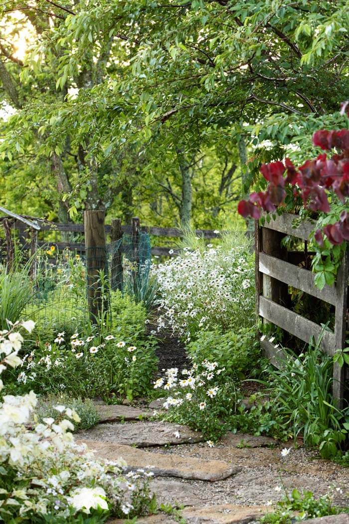 Country Garden Pathway Decor #garden #landscaping #decorhomeideas