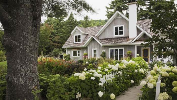 Front Yard Gorgeous Garden #garden #landscaping #decorhomeideas