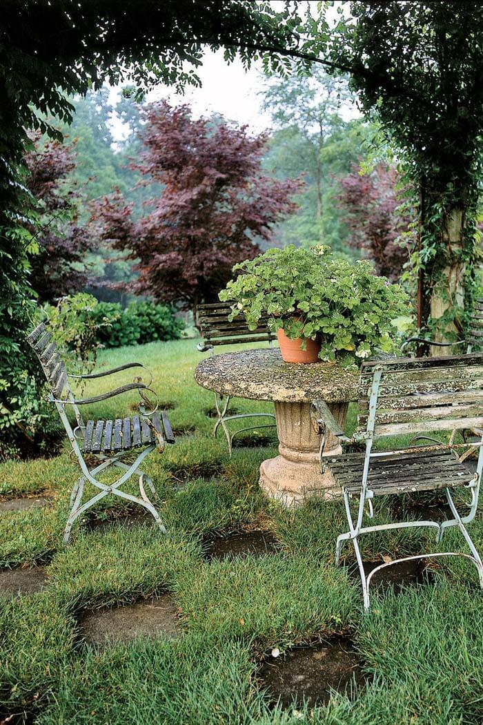 Lush Greenery Seating Area #garden #landscaping #decorhomeideas