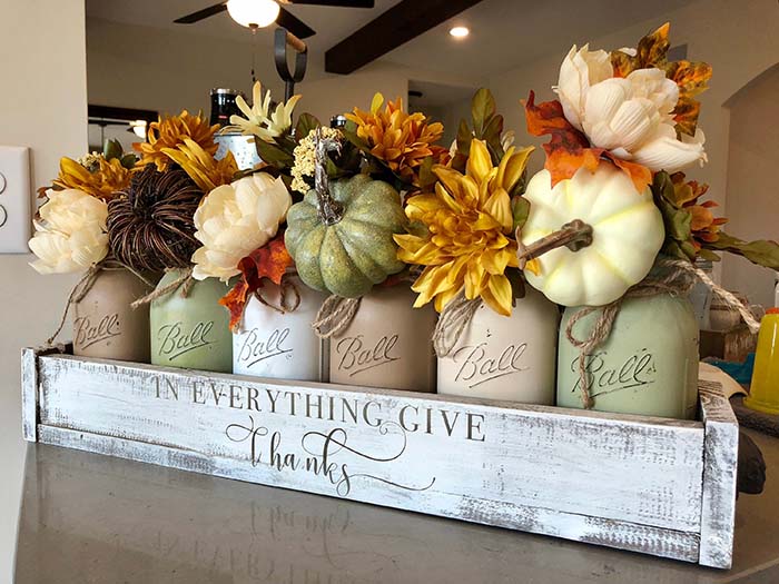 Pumpkin Mason Jar Fall Crafts Centerpiece #falldecor #masonjar #decorhomeideas