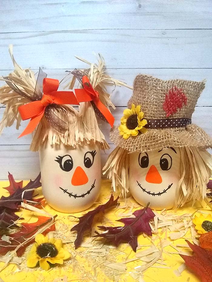 Scarecrow Mason Jar Fall Centerpiece #falldecor #masonjar #decorhomeideas