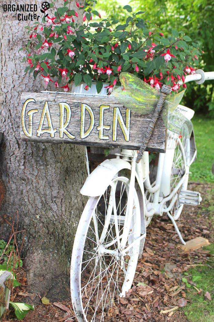 Vintage Bicycle Garden Decor #garden #landscaping #decorhomeideas
