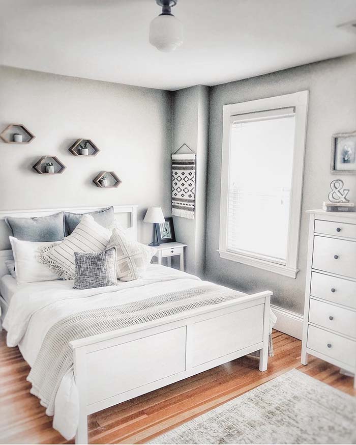 White Silver Bedroom #bedroom #silver #decorhomeideas