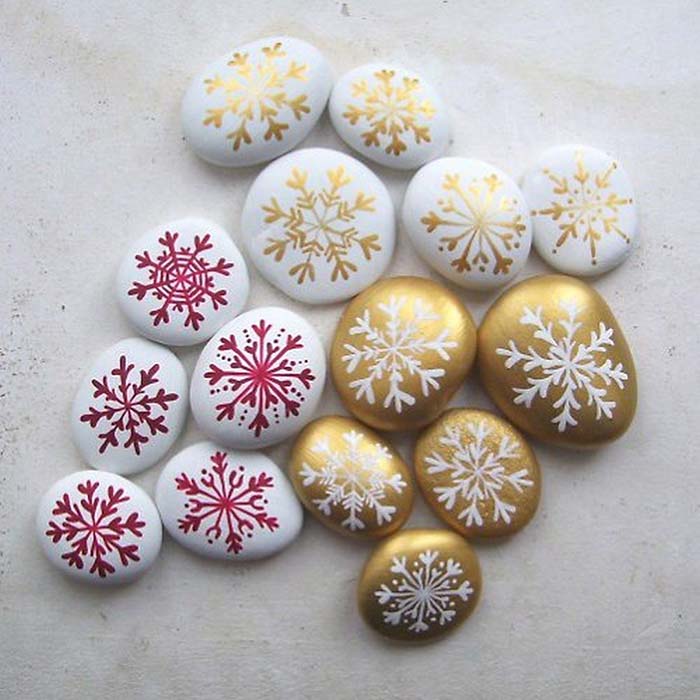 DIY Christmas Painted Rocks Design 