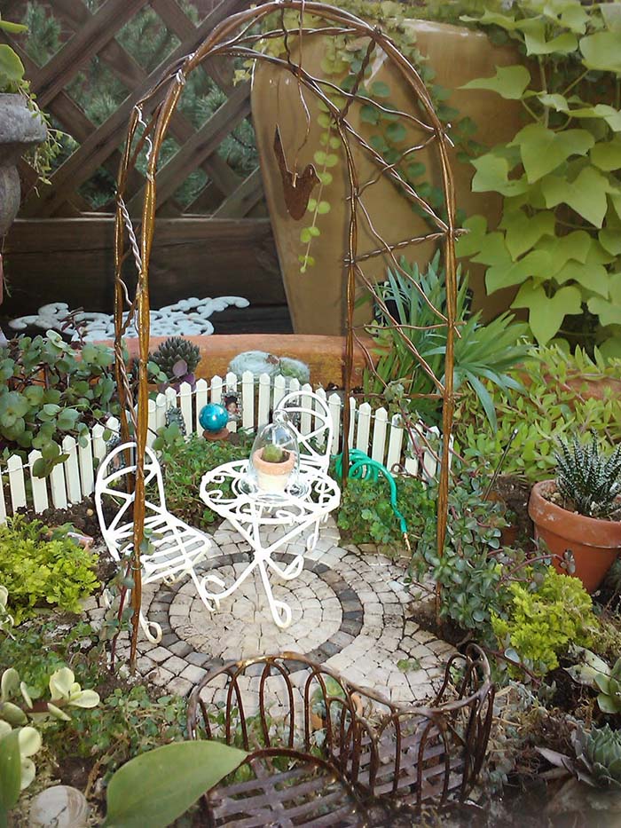 Beautiful Mini Garden With Arbor #fairygarden #diy #decorhomeideas