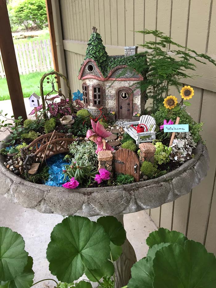 Bird Bath Fairy Garden #fairygarden #diy #decorhomeideas