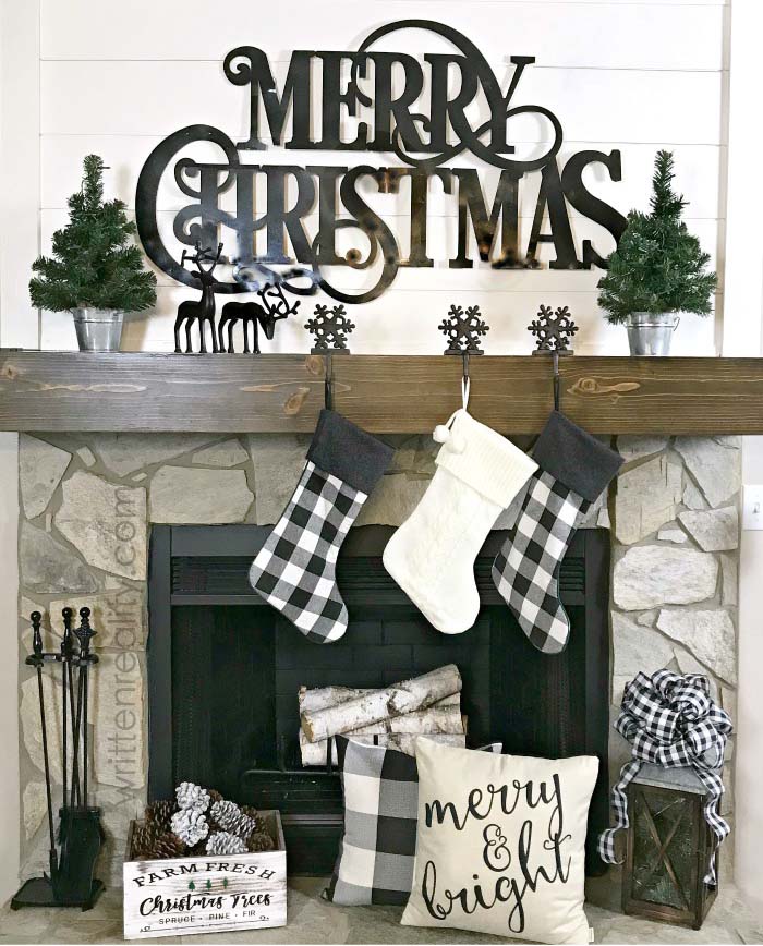 Buffalo Check Black and White Christmas Mantel #Christmas #buffalocheck #diy #decorhomeideas