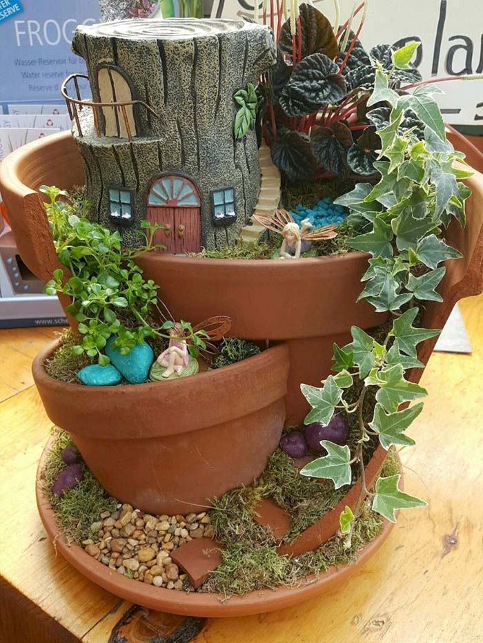 Broken Flower Pot Fairy Garden #fairygarden #diy #decorhomeideas