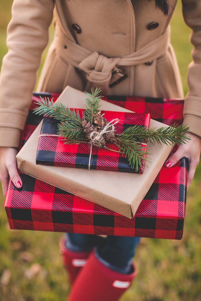 Buffalo Check Christmas Gift Wraps #Christmas #buffalocheck #diy #decorhomeideas