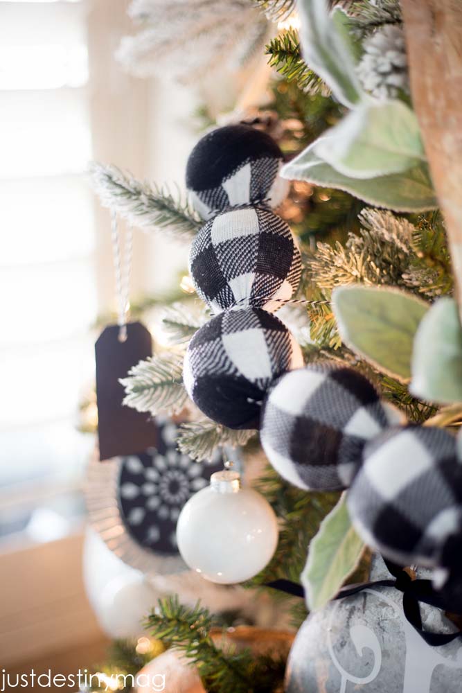 Buffalo Check Garland Ornament #Christmas #buffalocheck #diy #decorhomeideas