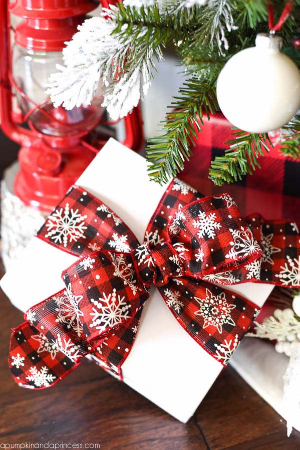 Buffalo Check Gift Wrap #Christmas #buffalocheck #diy #decorhomeideas