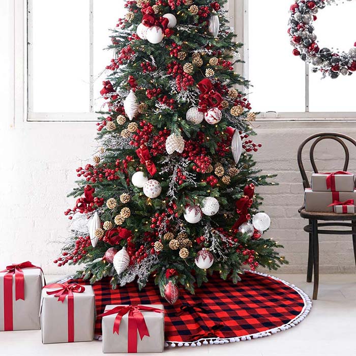 Buffalo Plaid Christmas Tree Skirt #Christmas #buffalocheck #diy #decorhomeideas