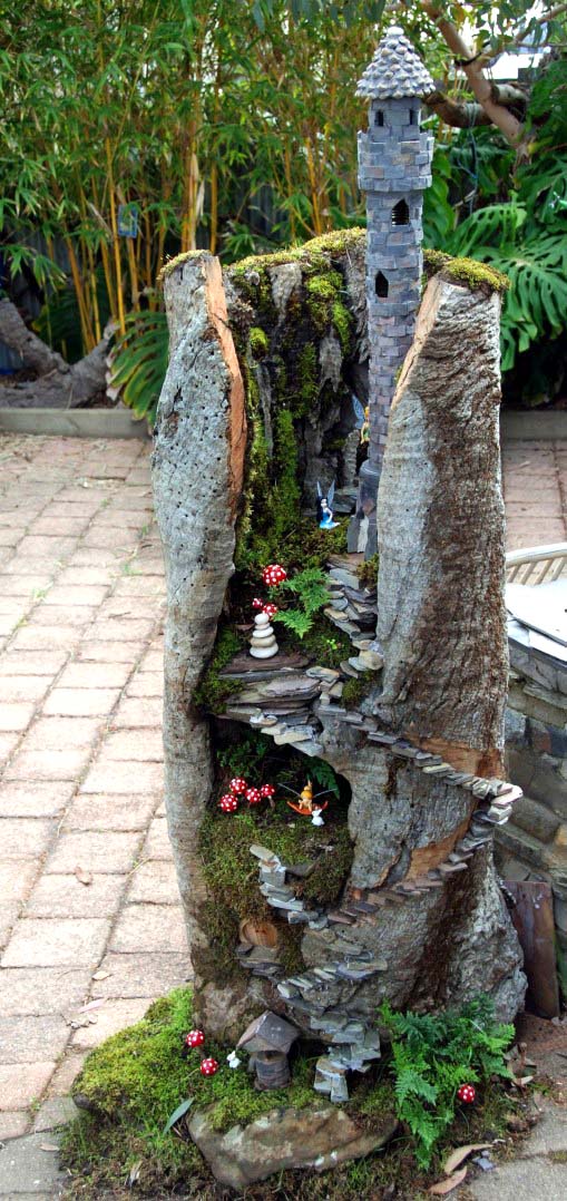 Castle Fairy Garden Tree Log #fairygarden #diy #decorhomeideas