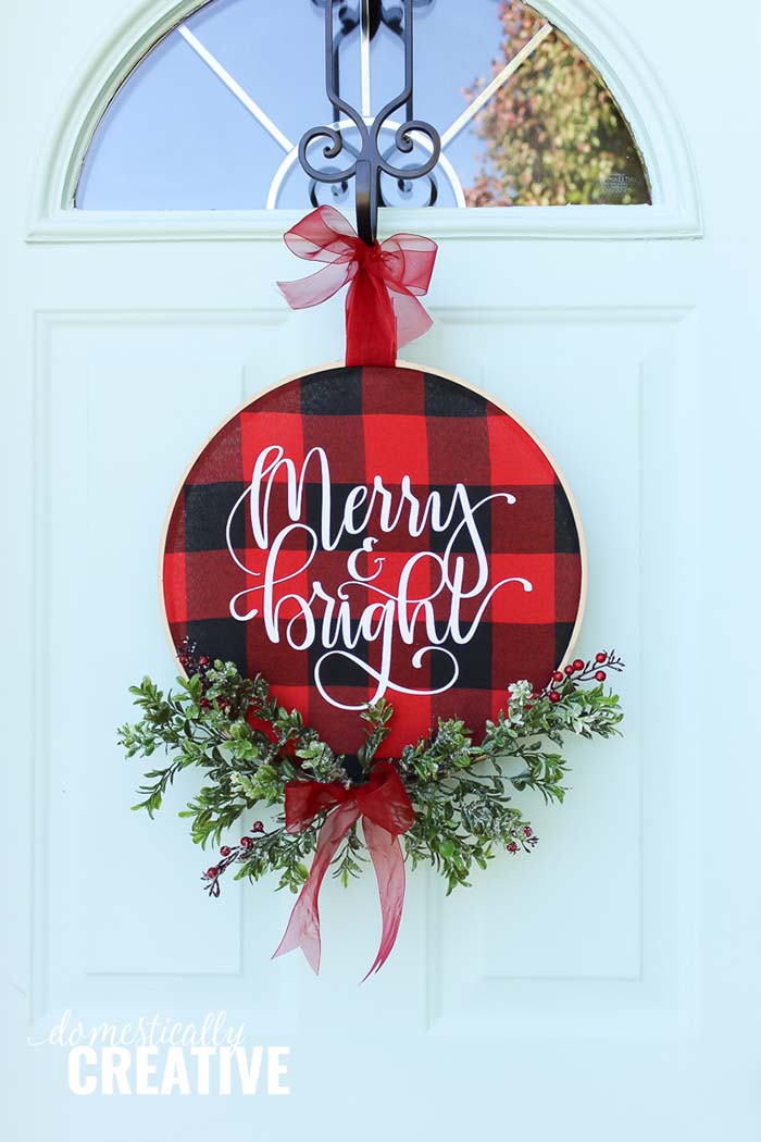 DIY Christmas Buffalo Check Hoop Wreath #Christmas #buffalocheck #diy #decorhomeideas