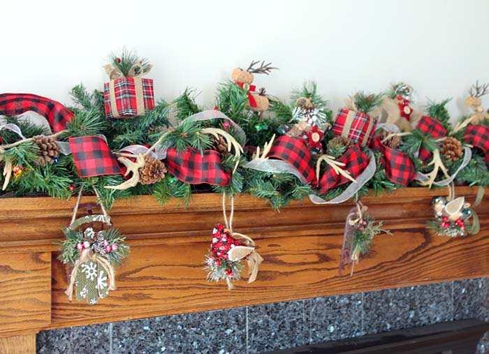 Christmas Plaid Garland #Christmas #buffalocheck #diy #decorhomeideas