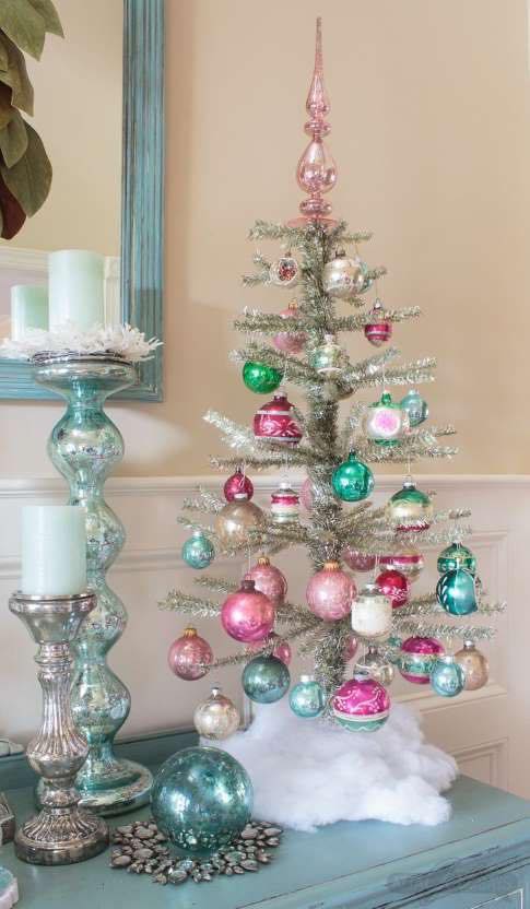 Classic Small Christmas Tree #Christmas #trees #decorhomeideas