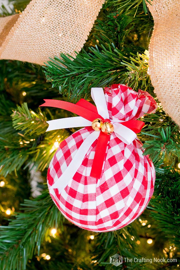 DIY Buffalo Check Christmas Ornament Decor #Christmas #buffalocheck #diy #decorhomeideas