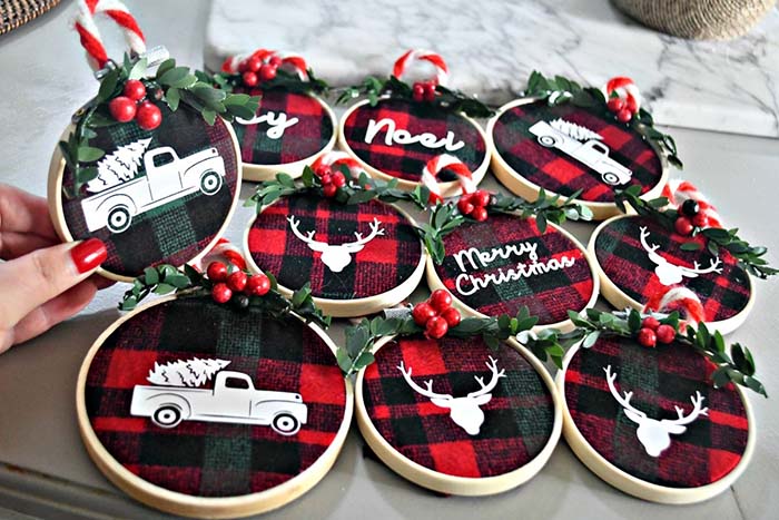 DIY Embroidery Buffalo Check Christmas Ornaments #Christmas #buffalocheck #diy #decorhomeideas