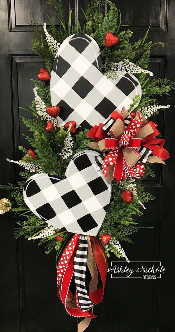 Double Black Buffalo Check Heart Swag Wreath #Christmas #buffalocheck #diy #decorhomeideas