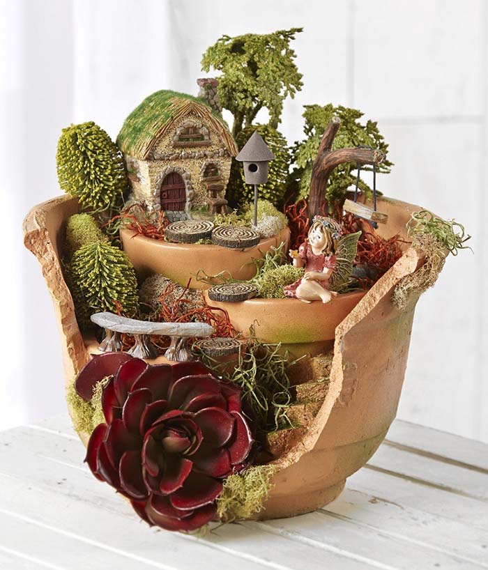 Fairy Garden Broken Pot With Succulents #fairygarden #diy #decorhomeideas