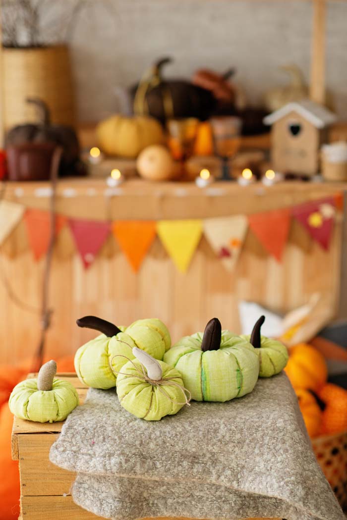 Fall Decor Fabric Pumpkins #fabric #pumpkin #falldecor #decorhomeideas