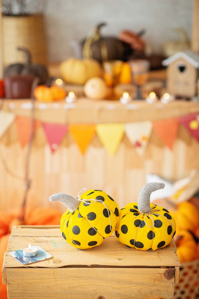 Fall Decor Fabric Pumpkins #fabric #pumpkin #falldecor #decorhomeideas