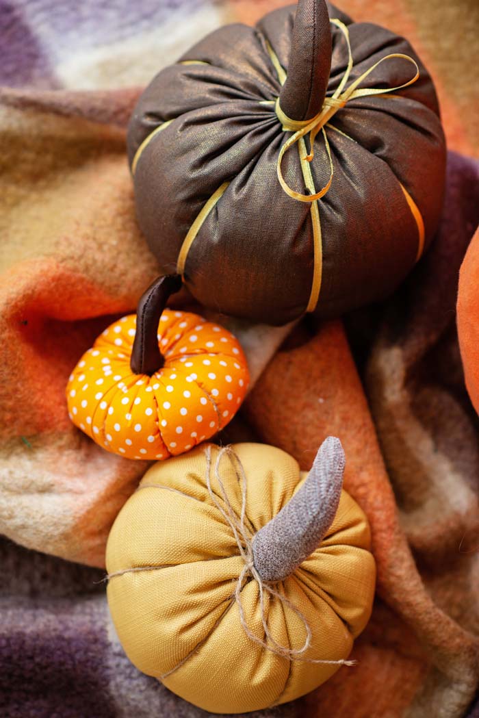 Fall Decor Fabric Pumpkins #fabric #pumpkin #falldecor #decorhomeideas