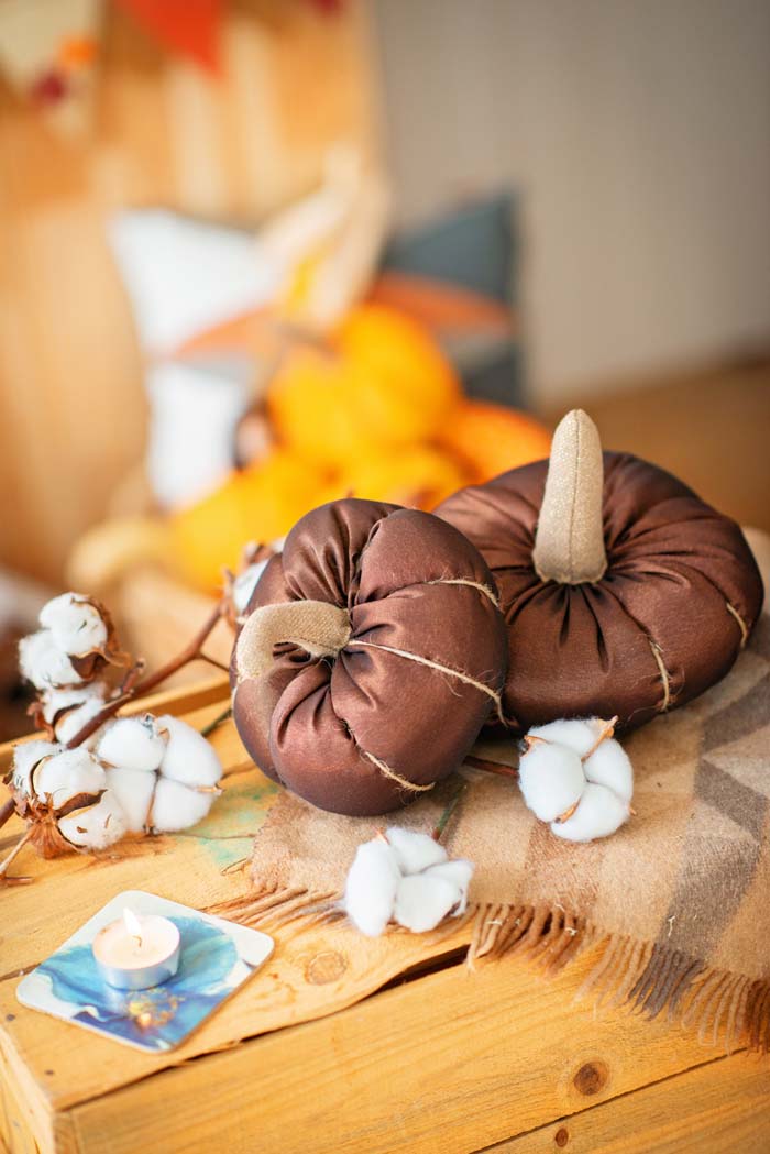 Fall Decor Fabric Pumpkins #fabric #pumpkin #falldecor #decorhomeideas