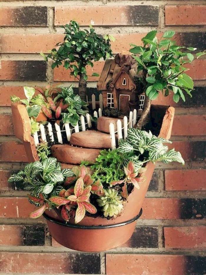 Floating Miniature Garden Idea #fairygarden #diy #decorhomeideas