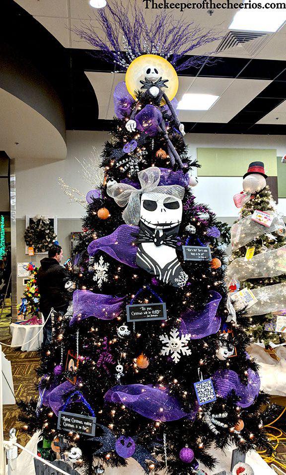 Halloween Christmas Tree #Christmas #trees #decorhomeideas