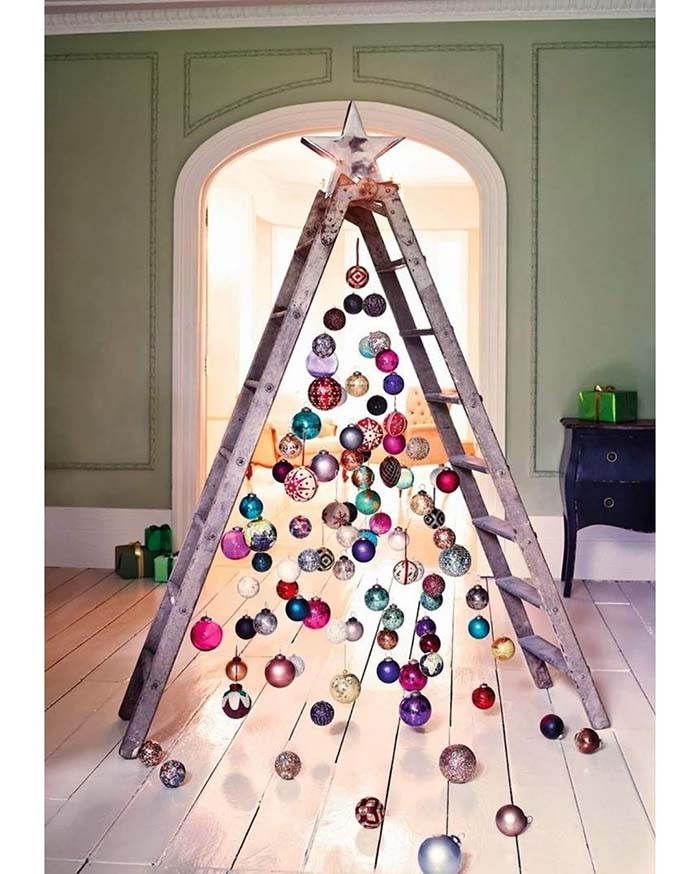 Ladder With Ornaments Christmas Tree #Christmas #trees #decorhomeideas