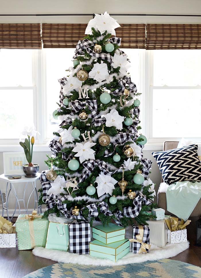 Mint Colored Christmas Tree #Christmas #buffalocheck #diy #decorhomeideas