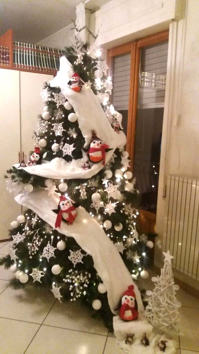 Penguin Slide Christmas Tree #Christmas #trees #decorhomeideas