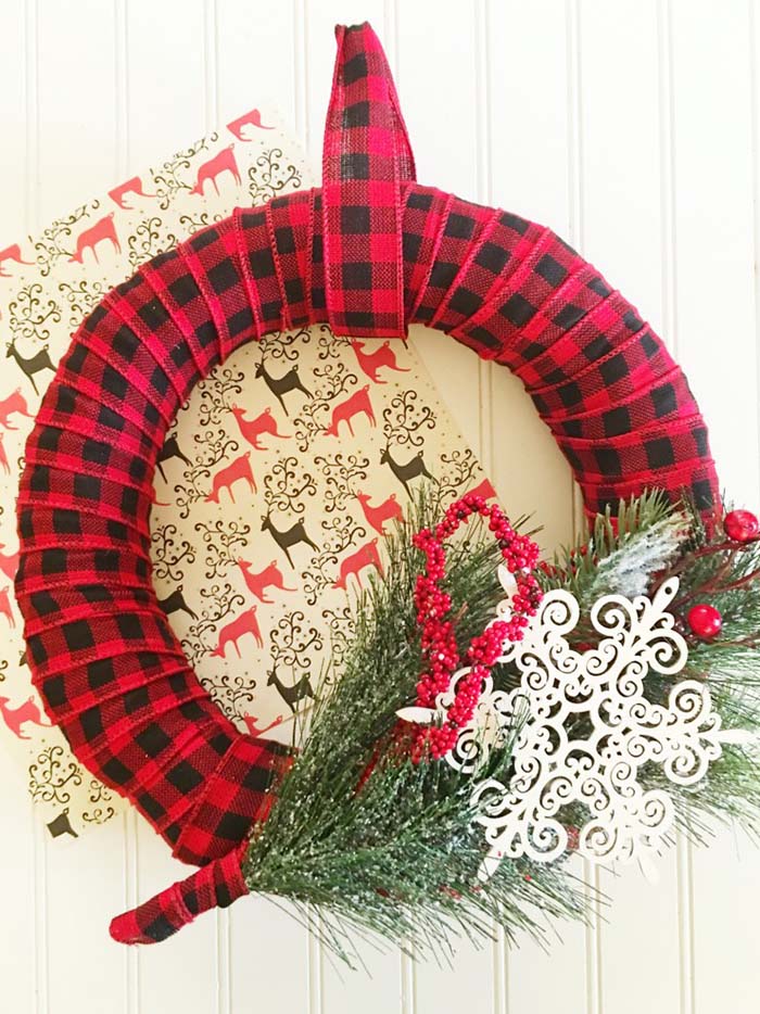 Plaid Christmas Wreath DIY #Christmas #buffalocheck #diy #decorhomeideas