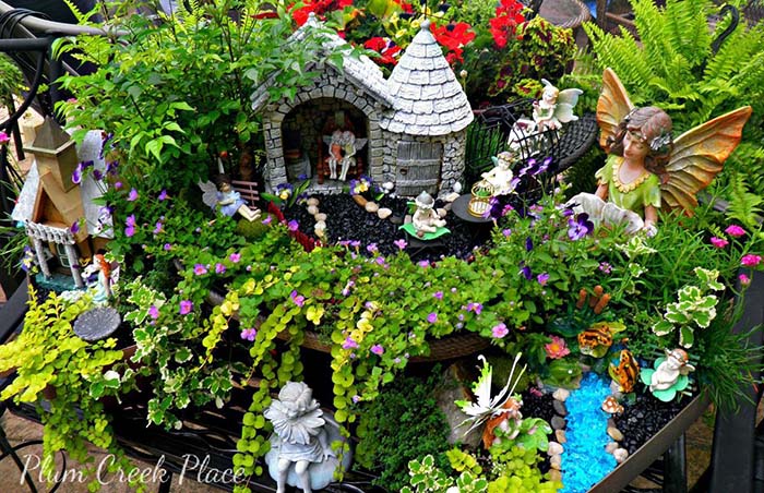 Playing In The Fairy Garden #fairygarden #diy #decorhomeideas