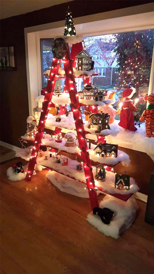 Red Ladder Christmas Tree #Christmas #trees #decorhomeideas