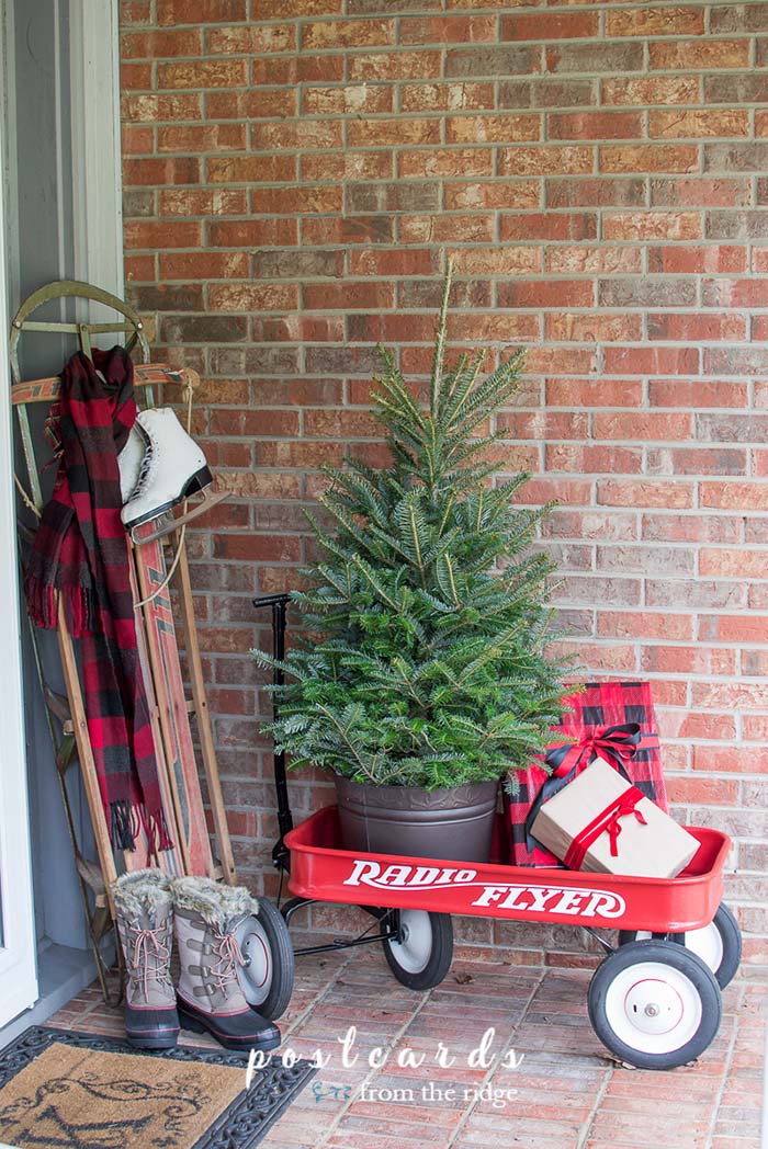 Red Wagon Buffalo Check Front Porch #Christmas #buffalocheck #diy #decorhomeideas