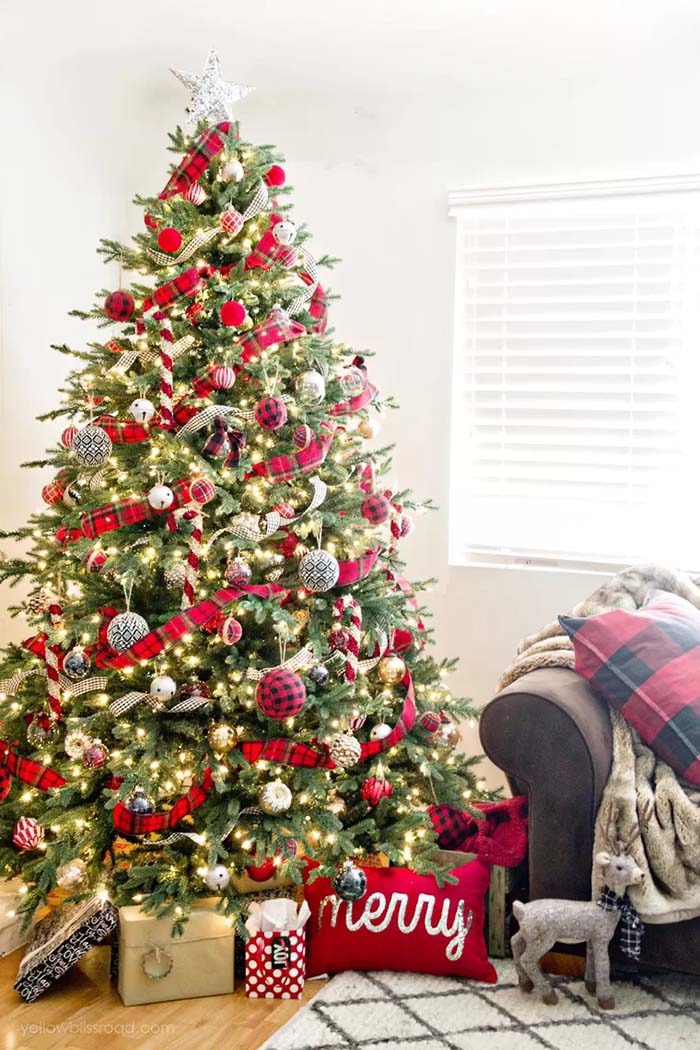 Red and Black Buffalo Check Christmas Tree #Christmas #buffalocheck #diy #decorhomeideas