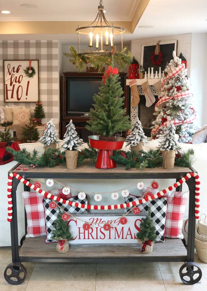 Rustic Christmas Buffalo Check Cart #Christmas #buffalocheck #diy #decorhomeideas